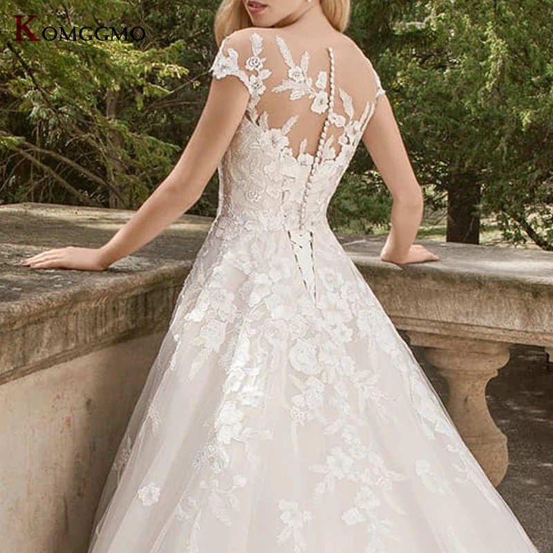 2023 New Arrival Cap Sleeve Chapel Train Embroidery Appliques Tulle Bridal Ball Gown Elegant O-Neck Button Back Wedding Dress