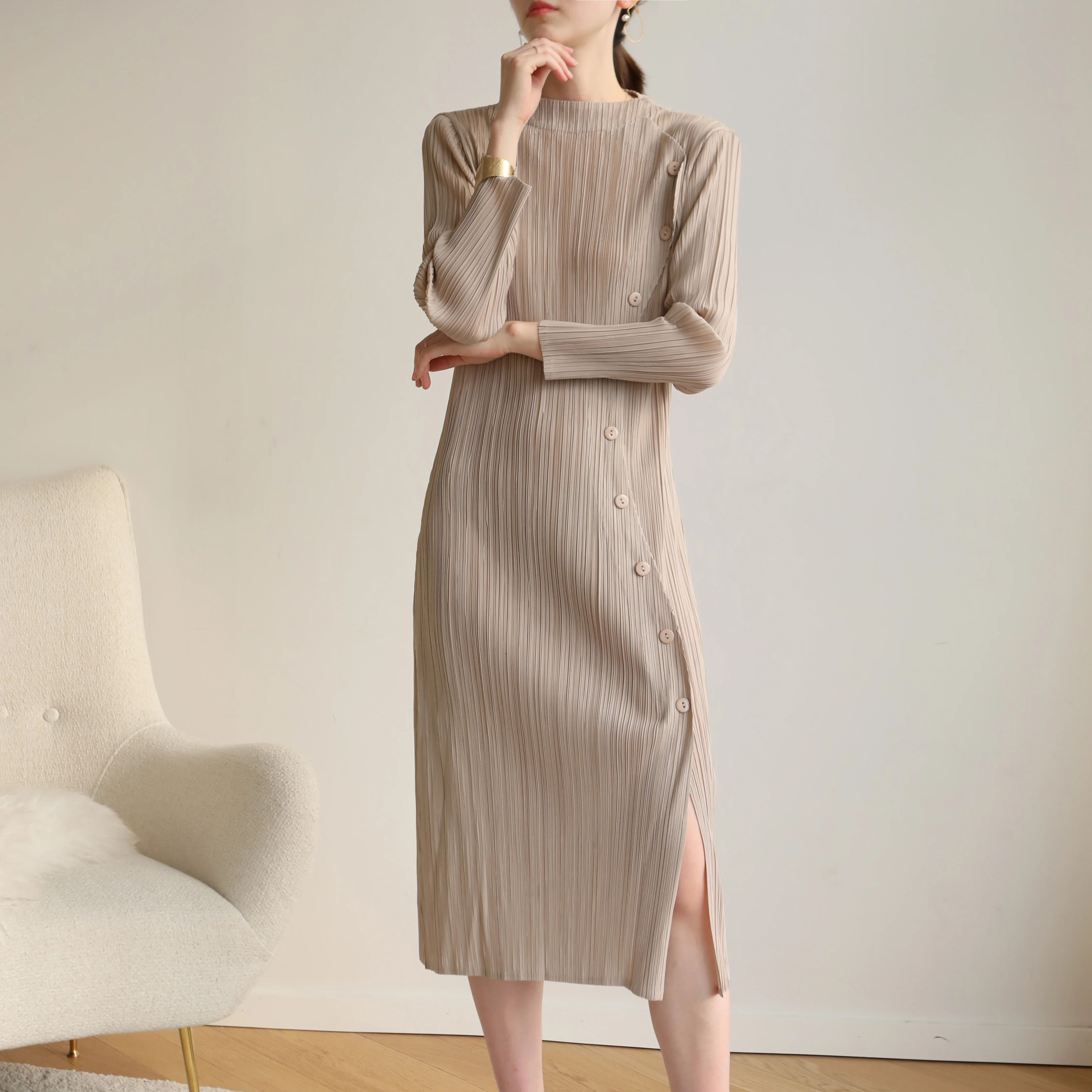 New spring 2021 Miyake pleated personalized breasted fashion stand-up collar slim long-sleeve mid-length dress