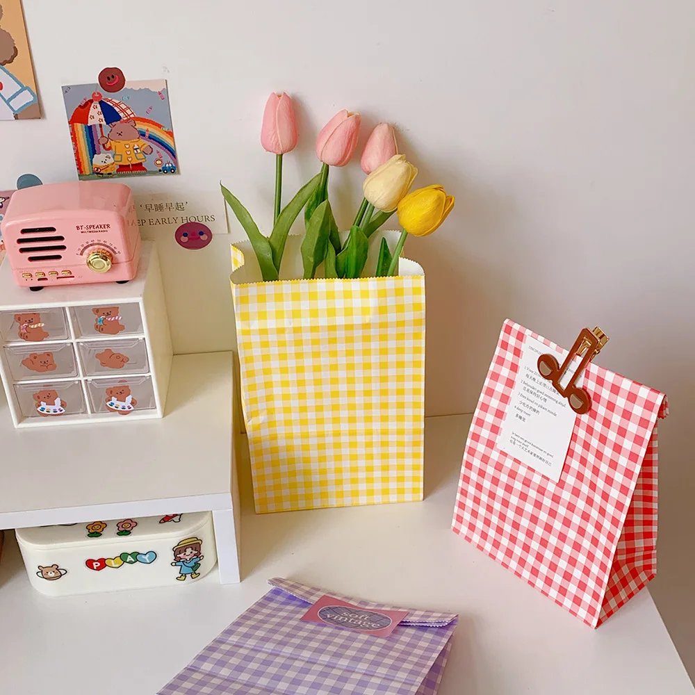 

10pcs Korea color grid small gift packaging bag lovely receive arrange a brown paper bag