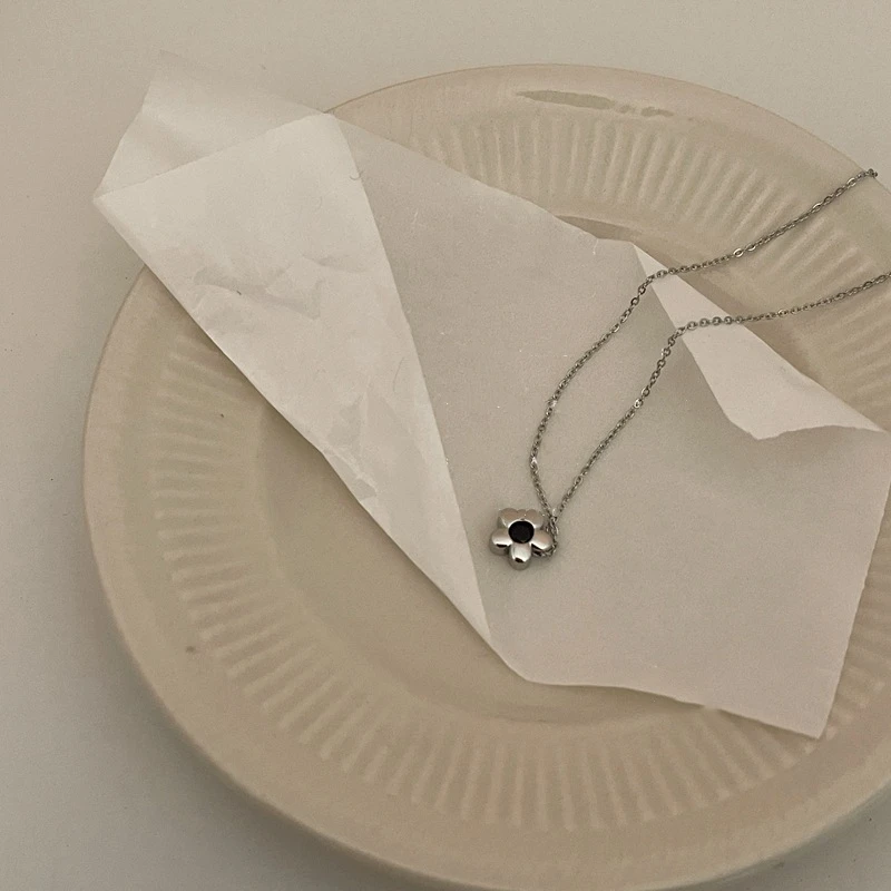 2026 Kpop Trend Vintage Silver Color Flower Pendant Necklace Titanium Steel Clavicle Chain Necklace For Women Aesthetic Jewelry