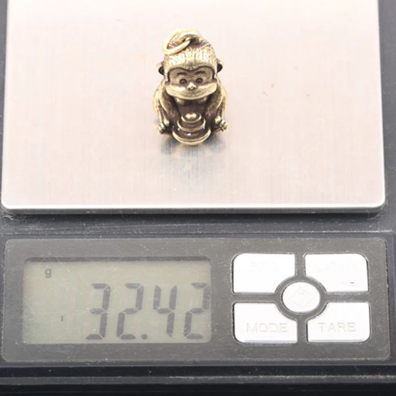 Antique Brass Monkey Holding Ingot Decoration Accessories Copper Chinese Zodiac Monkey Pendants for Keychains Craft Car Keyrings