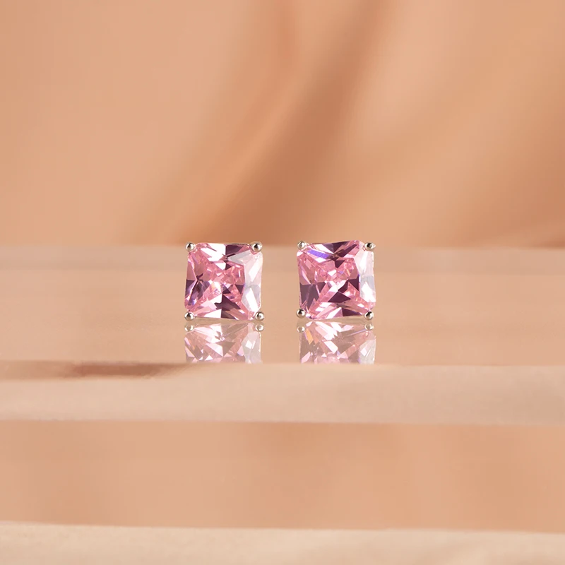 Женские серьги-гвоздики из серебра с драгоценными камнями 7 х7 мм