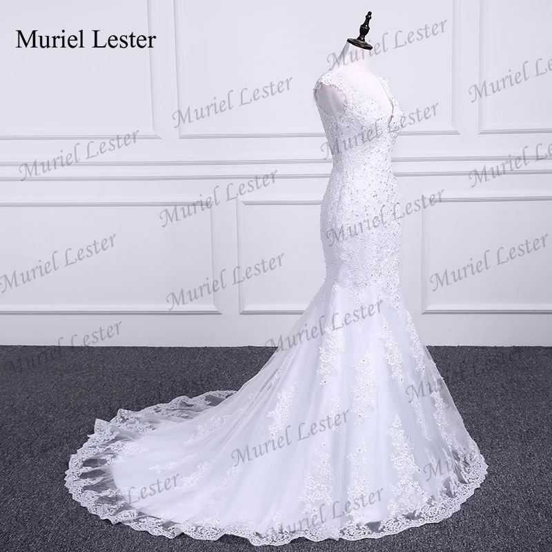 럭셔리 레이스 아플리케 인어 웨딩 드레스 신부를위한 V 넥 크리스탈 페르시 신부 가운 환상 Tulle Sweep Train Dress