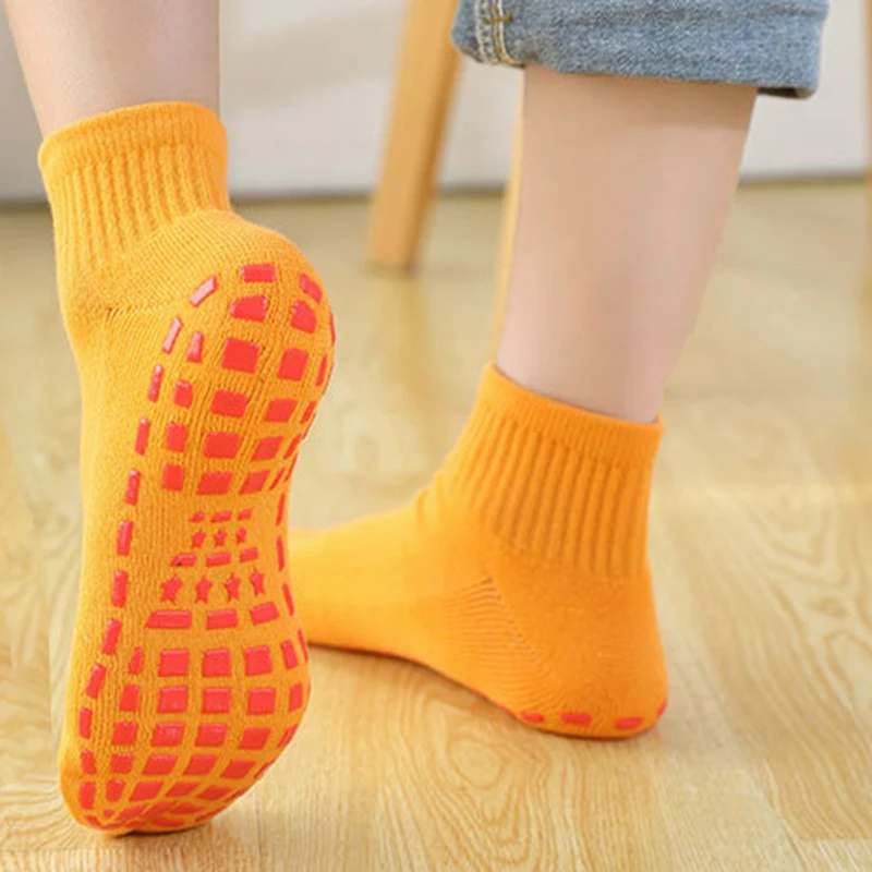 Fashion Short Silicone Dots Anti Slip Cotton Trampoline Socks Soccer Football Sports Socks Non-slip Floor Socks