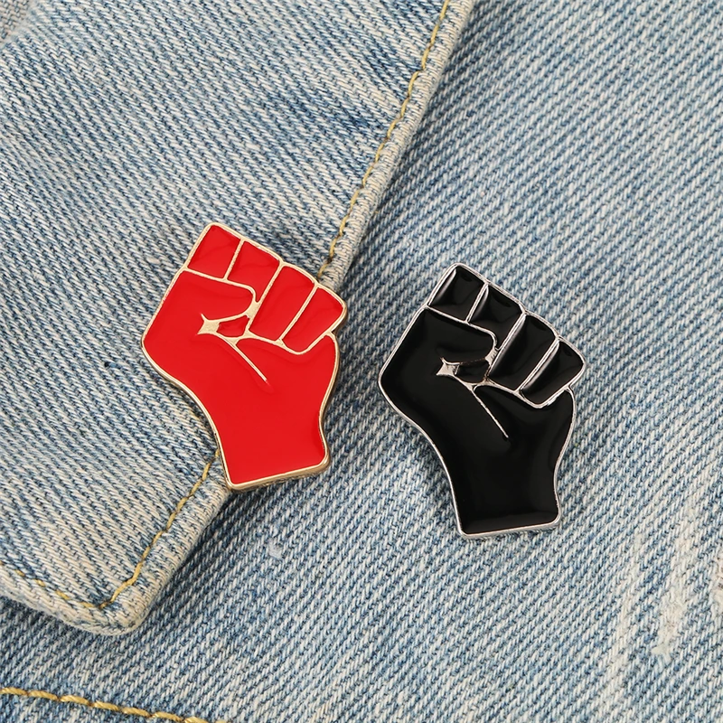 Czerwone czarne pięści Broszki Podwyższona pięść Solidarności Emaliowane szpilki Plecak Ubrania Przypinka do klapy Odznaka Black Lives Matter
