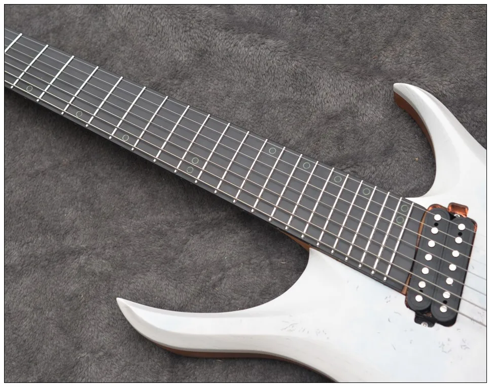 2020 New Fanned frets 7 Strings Headless Electric Guitar White Eye Poplar 5-ply Roasted Maple Neck Ergonomic New bridge