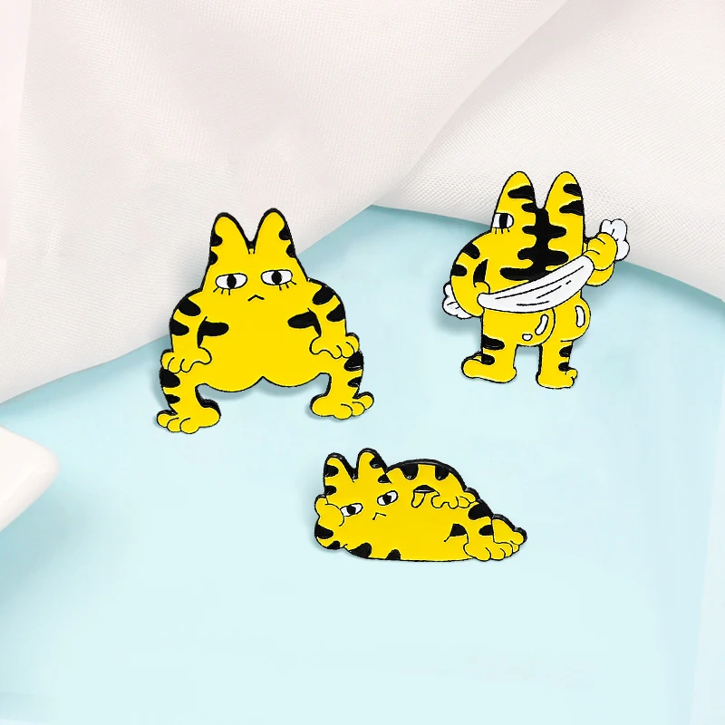 Cute Yellow Tiger Cat Brooches Little Monster Big Eyes Animal Poop Shower Sleep Enamel Pin Lapel Broche Badge Jewelry Gift Kids