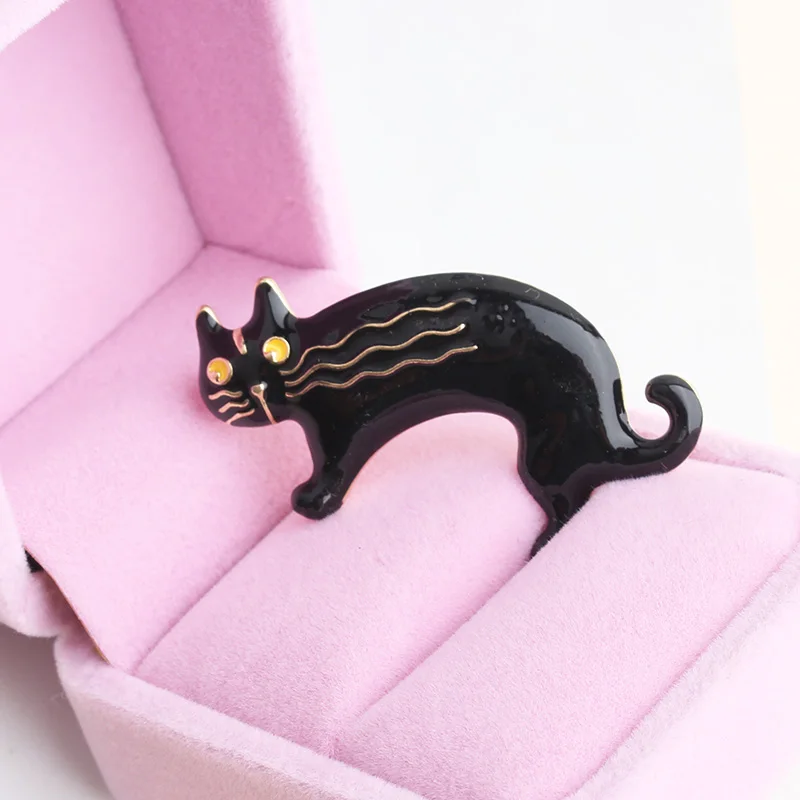 Pomlee New Fashion Funny Black Red Enamel Paint Cat Brooches Unisex Cute Lazy Animal Brooch Pins 2 Colors Available Jewelry