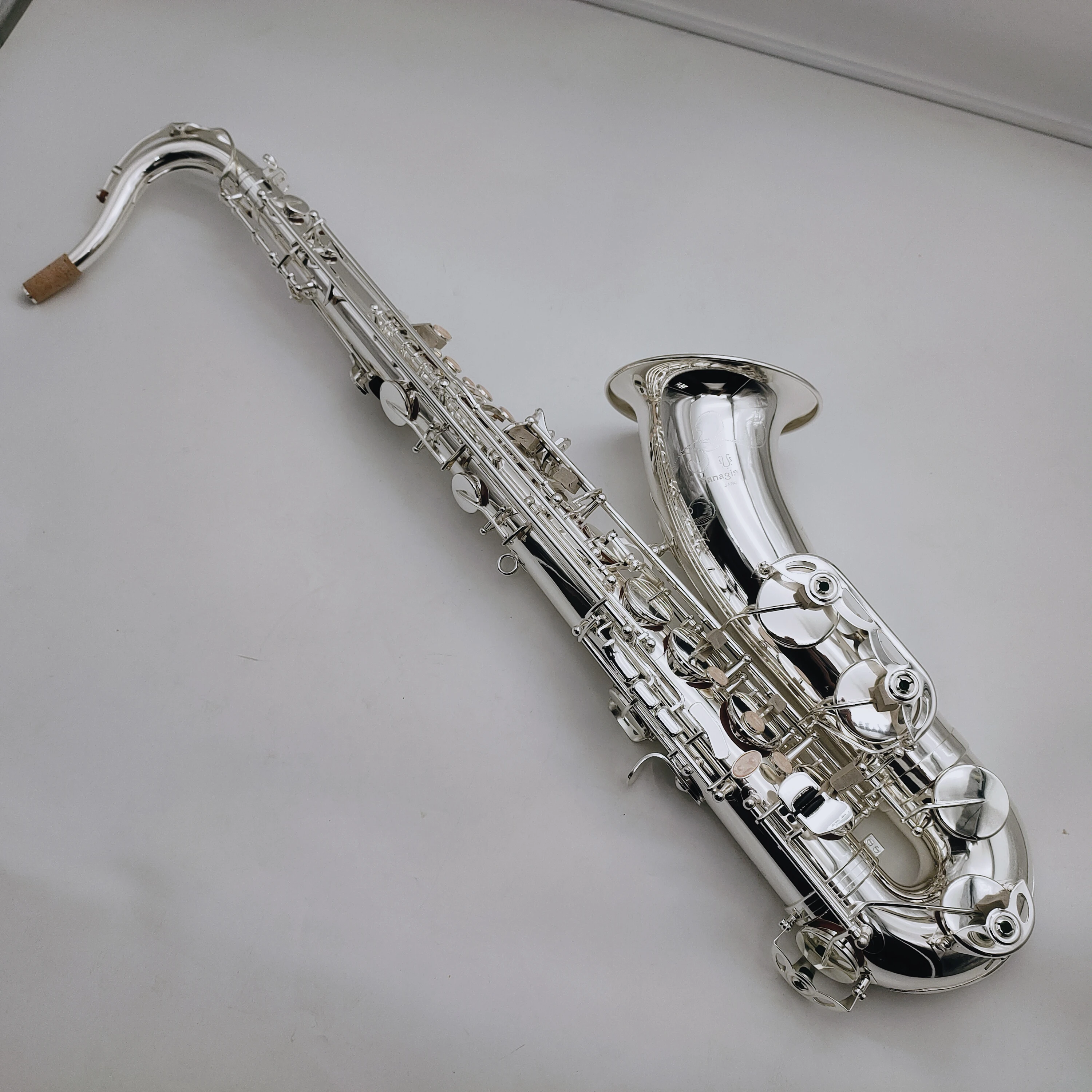 

Brand New T-W020 Tenor Saxophone Bb Tune Sliver Plated Professional Musical Instrument With Case Mouthpiece Free Shipping