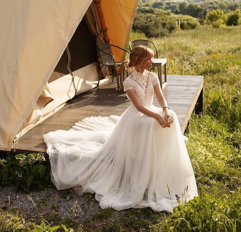 Robe de Mariée Vintage à Col Haut Style Boho, Manches Courtes, Dos aux, Patients de Plage Ivoire, Forme Trapèze, Style Campagnard Bohème