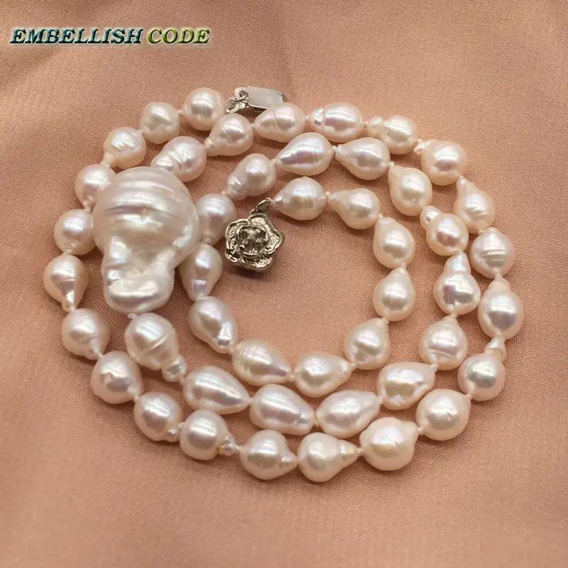 NEW Design Charming Choker Necklace Biggest In Middle Baroque Fireball Pearl Freshwater Small Pearls Chain With Queen Pendant