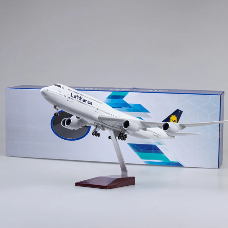 1/150 Airline 747 Plane Model B747 Lufthansa Airplane Model Toy Light and Wheel Landing Gear Plastic Resin Plane Model Gift Toys