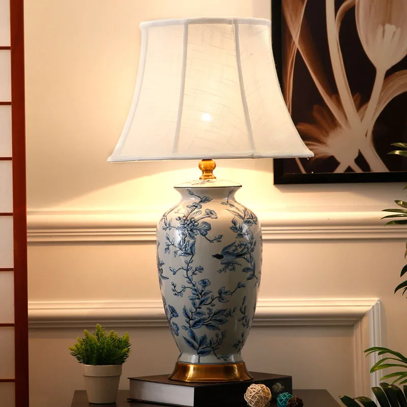 Jingdezhen Ceramic Blue And White Exquisite Bird Table Lamp