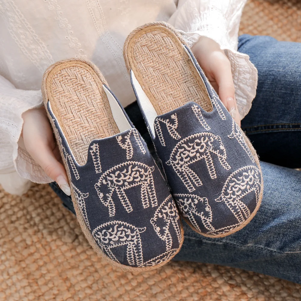 Veowalk Animal Print Women Canvas Close Toe Flat Slippers Ladies Comfortable Casual Mules Mori Girl Style Summer Shoes