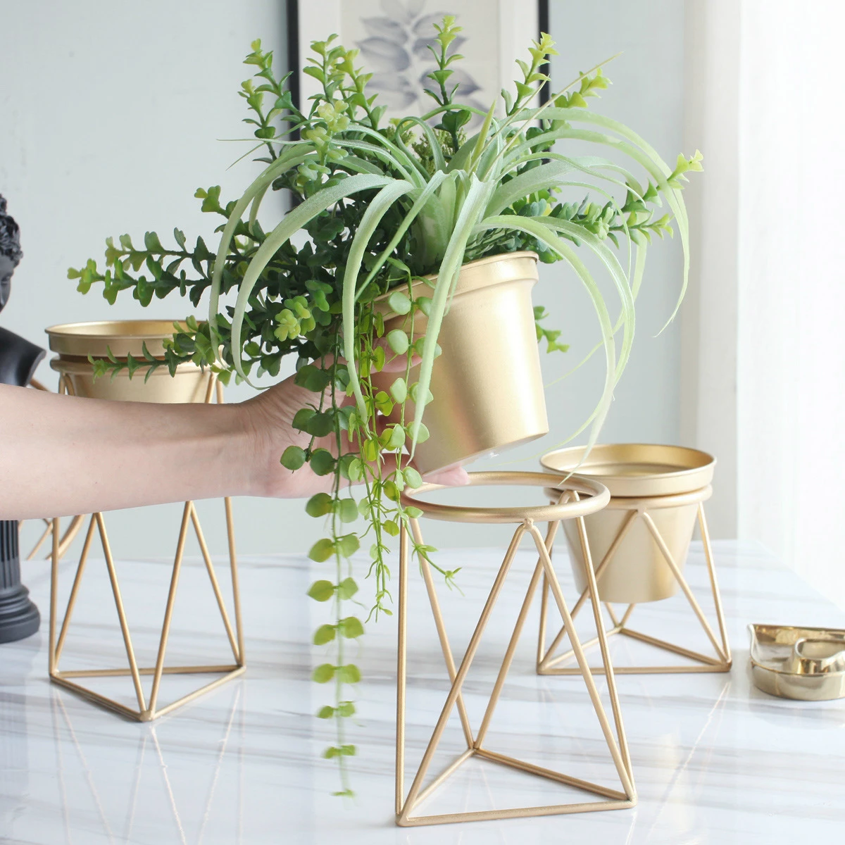 北欧金属棚スタンドプランターゴールド花ラック植木鉢植物スタンド屋外屋内鉄金属工場では、ガーデンデコレーション