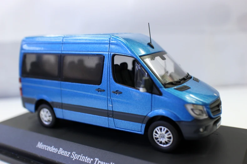 New Preemium Classxxi 1/43 Scale Sprinter Kombi Van Bus Diecast model car for collection