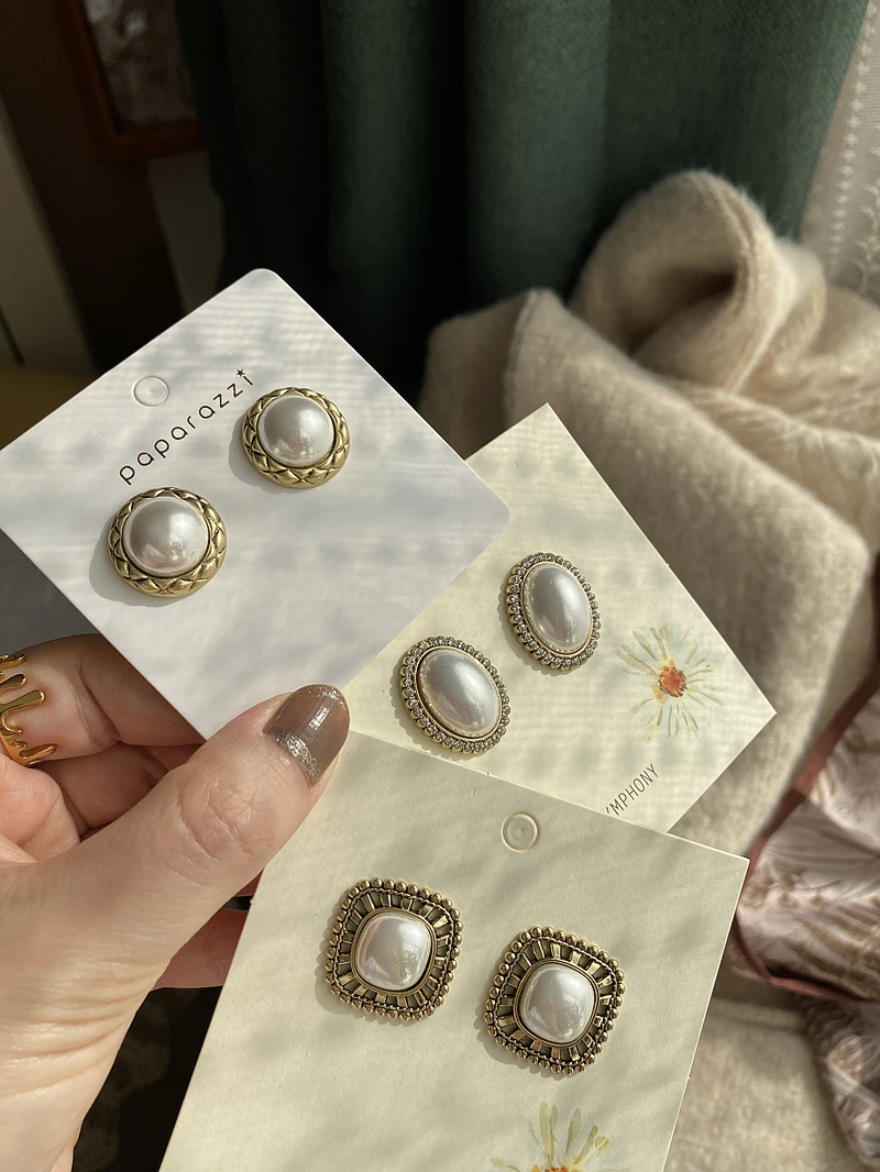 HUANZHI 2024 New Pearl Zircon Retro Elegant Irregular Oval Square Hollow Out Earrings for Women Party Autumn Winter Jewelry