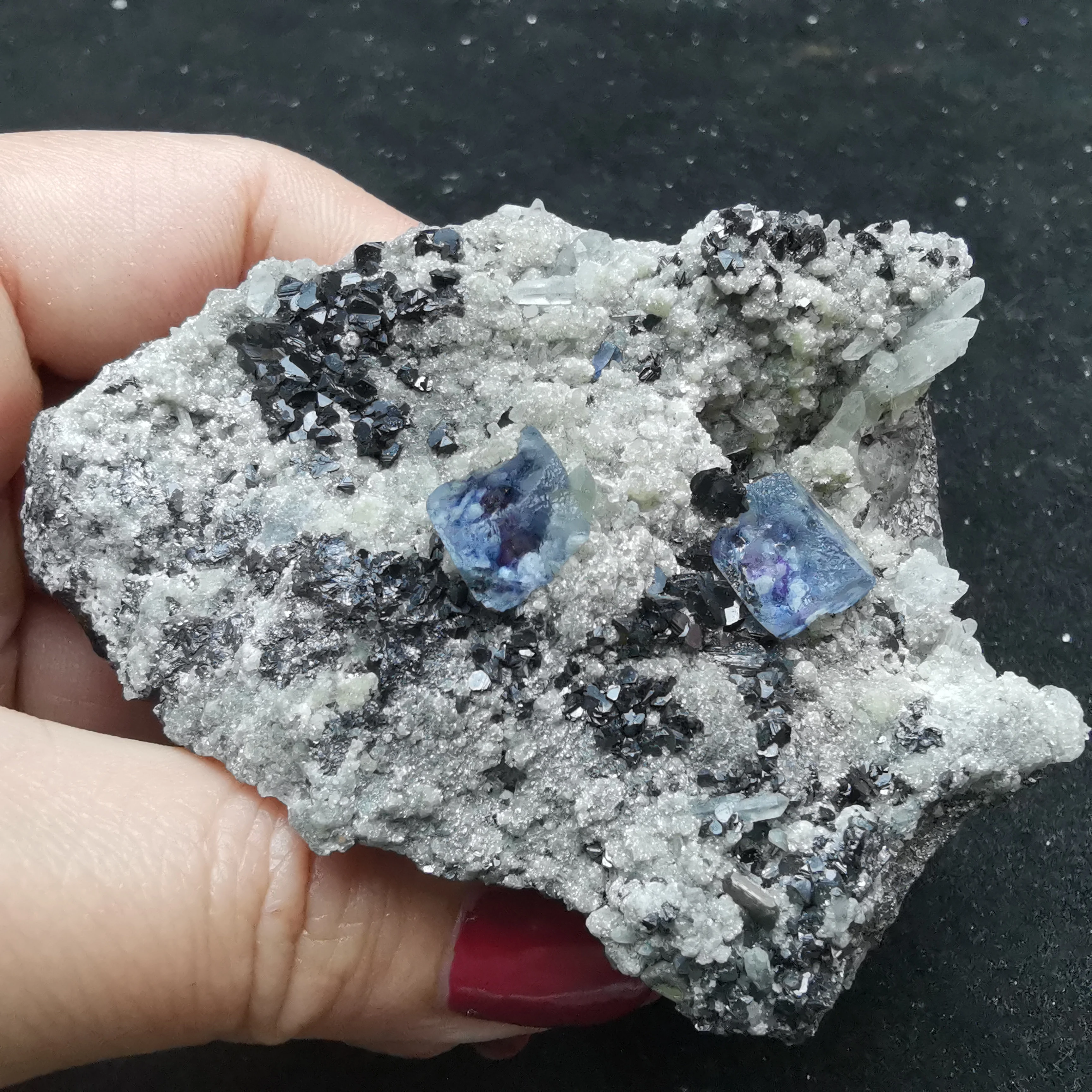 

154 натуральный фиолетовый сердце синий флюорит вольфрамовый Кристалл слюда Кристалл образец симбиотик лечебный камень декоративный кварц драгоценный камень