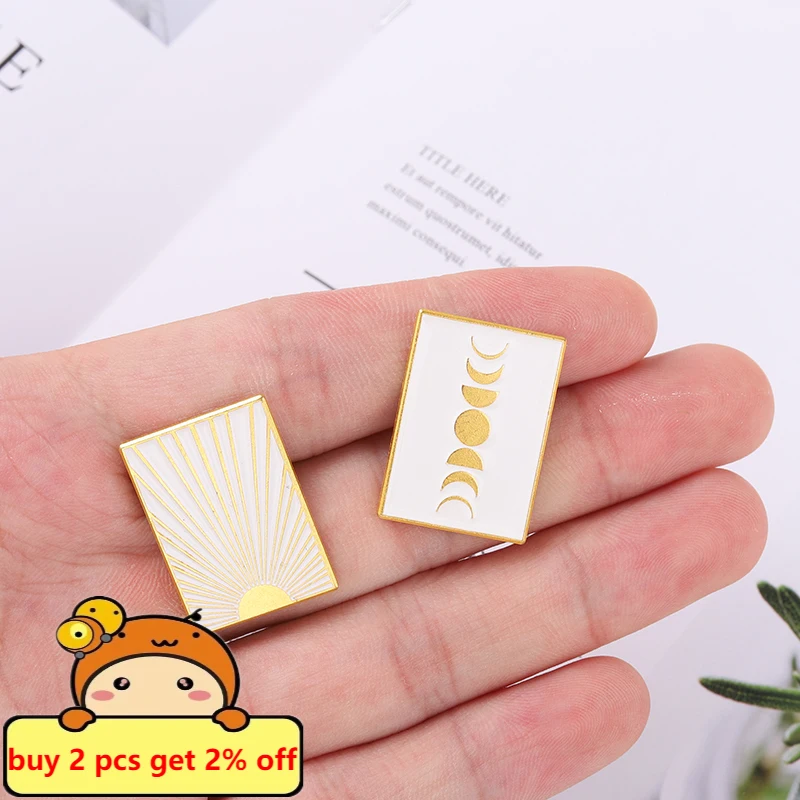 Enamel Pins Simple White Badge Sun Moon Lunar Eclipse Astronomical Brooches Couple Backpacks Lapel Badge Jewelry Gift Wholesale