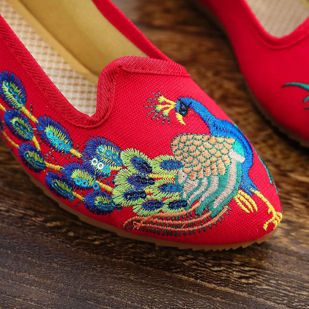 Veowalk Handmade Breathable Ballet Flats Pointed Toe Peacock Embroider Flats Women Casual Slip on Elegant Walking Canvas Shoes