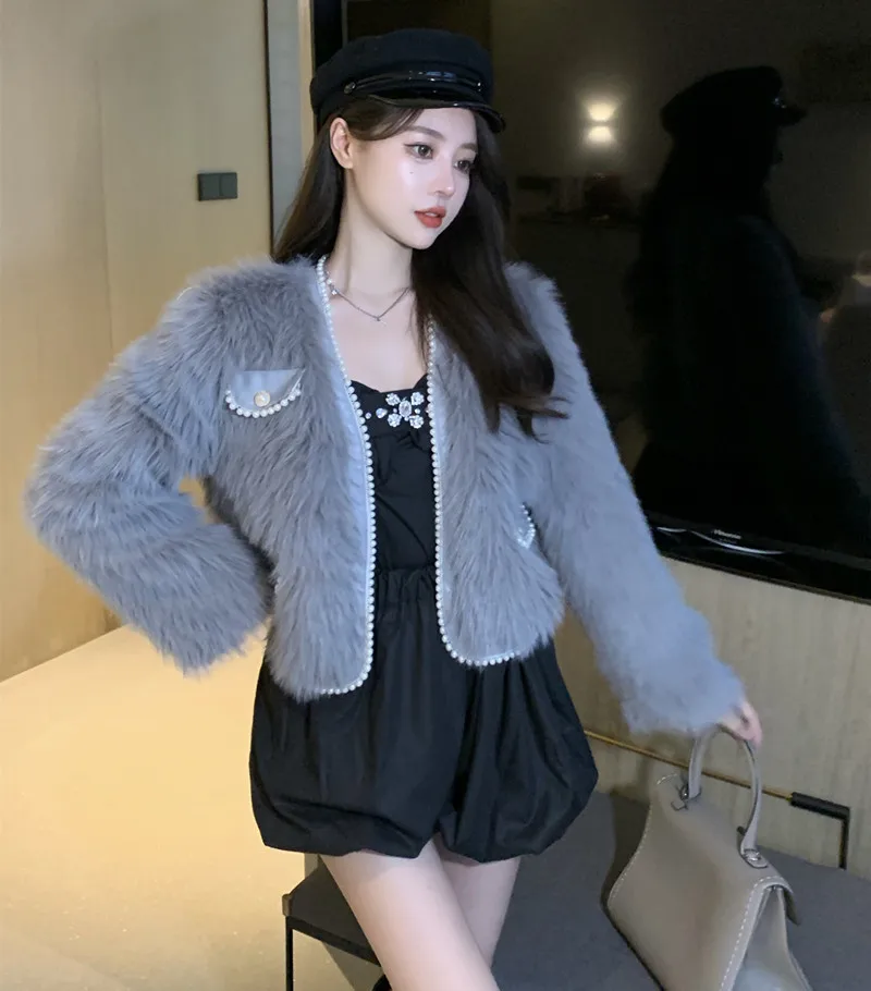 

Women Autumn Winter Faux Fur Jacket Casual Thickening Coat Small Fragrance Pearl V-neck Fashion Wild Long Sleeve Outerwear