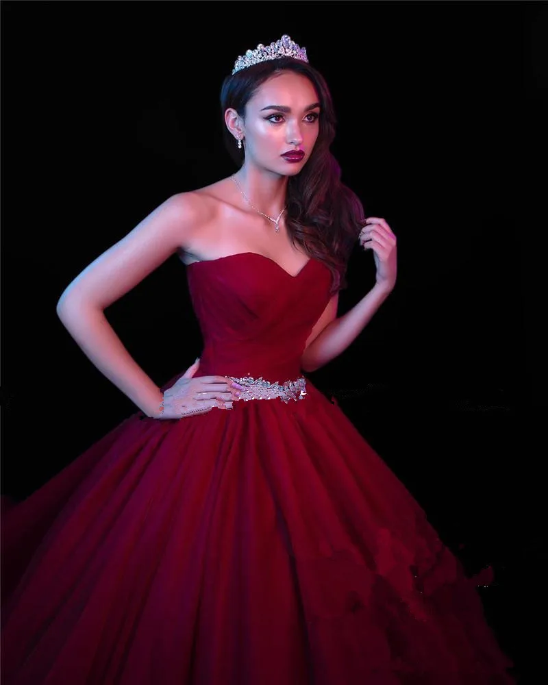 Red Ball Gown Sweet 16 Quinceanera Dresses 2021 Crystals Plus Size Princess Puffy Tulle Masquerade Prom Gowns Vestidos 15 Anos