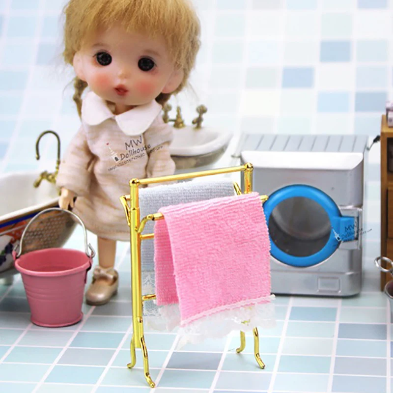 1:12 Scale Metal Free-Standing Hand Towel Drying Rack with 2 Towels for Dollhouse Bathroom, Laundry Room, Kitchen