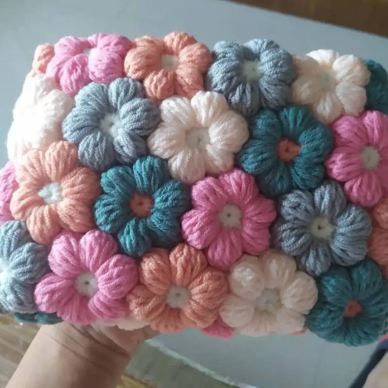 Hand woven woolen Crochet bag with puff flowers women 2020 new creative chrysanthemum messenger bag