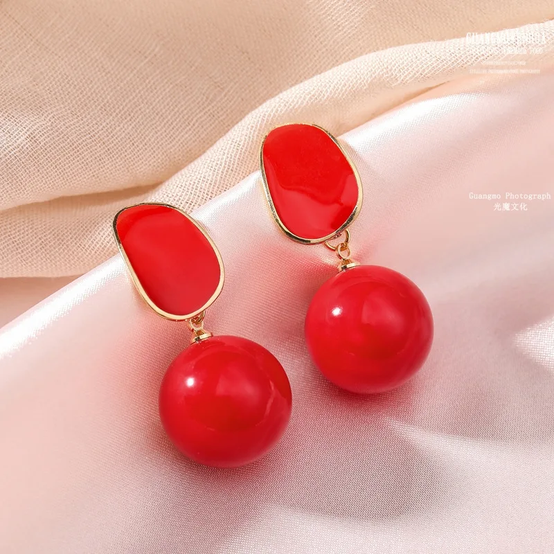 2023 Korean Fashion Elegant Big Red Simulated Pearl Earrings Gold Color Droplet Pendant Earrings Women\'s Jewelry