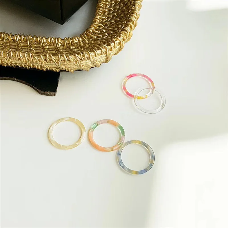 Neue koreanische ästhetische bunte Harz-Acryl-Ringe im Set für Damen – geometrische runde Ringe, temperamentvoller, vielseitiger Schmuck als Geschenk – Detail 15