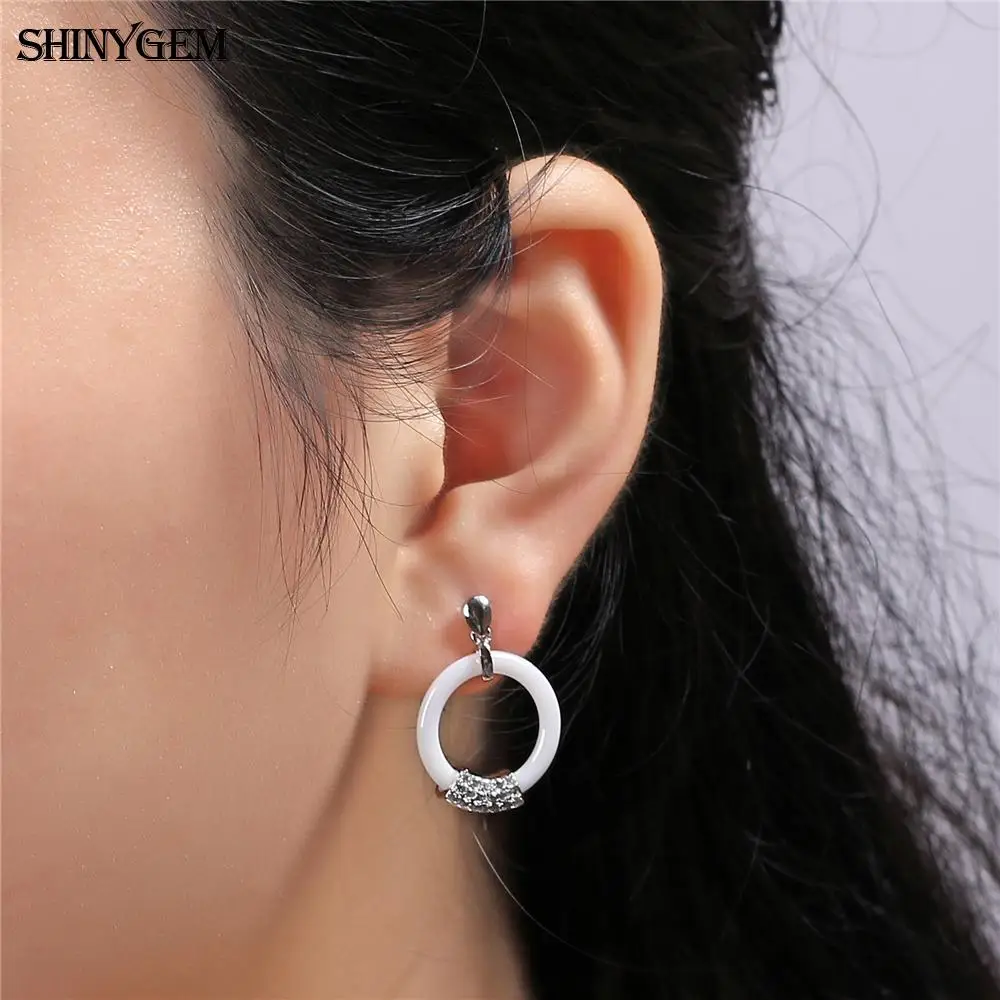 2026 جولة لامعة ميركو الزركون كريستال مجوهرات الأزياء الفتيات الأبيض السيراميك ثقب قطرة الجوف الفخار أقراط للنساء هدية #6