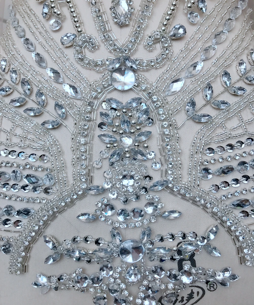 Applique fatta a mano con strass in argento su rete nuda con toppe in cristallo a corpo intero per accessori per abiti