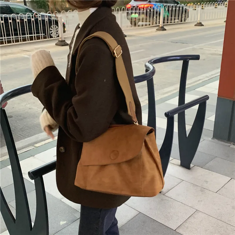 Female Niche Design Versatile Single Shoulder Diagonal Cross Bag Winter High-End Matching Coat Messenger Bag