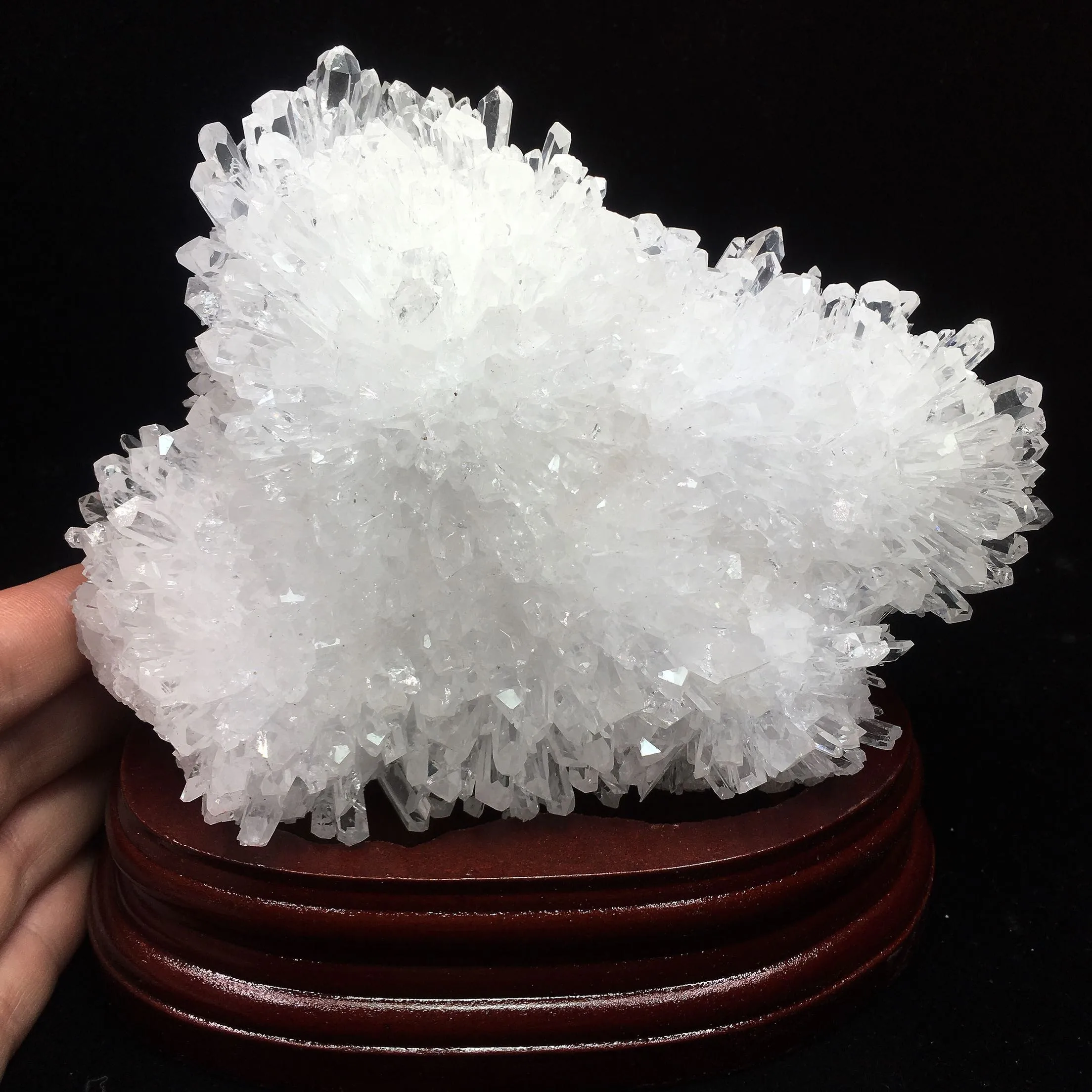 960g Natural Beautiful white crystal cluster stone Mineral samples home decor healing+stand