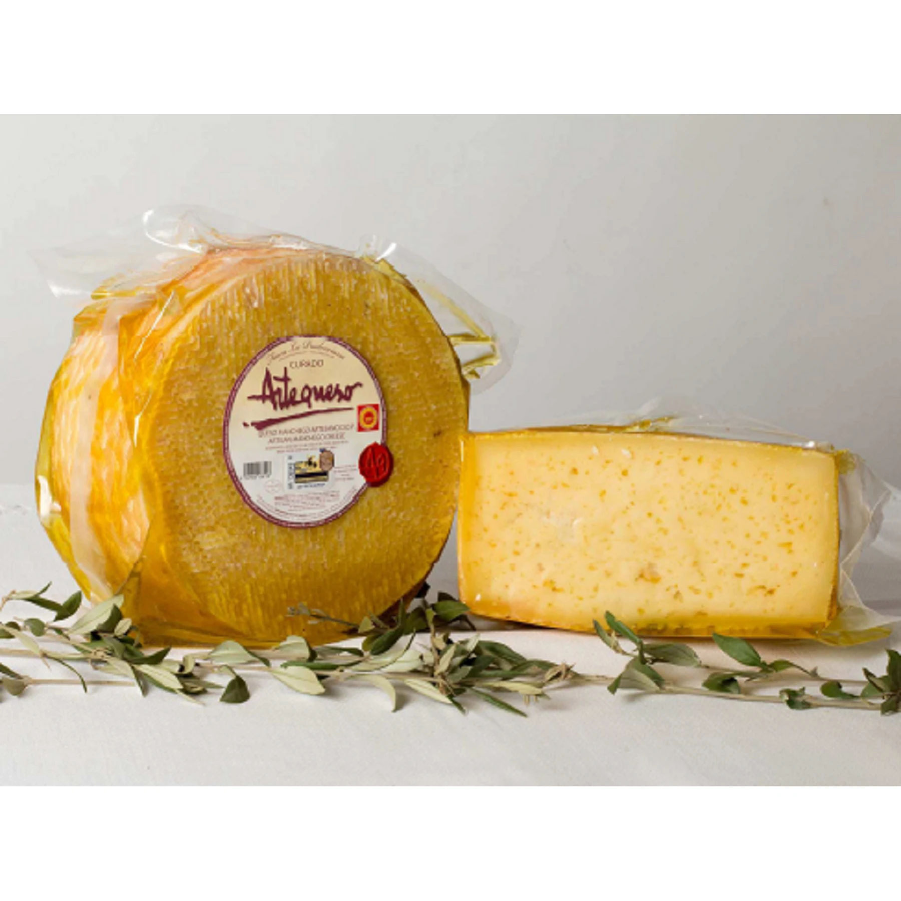 Cheese cured in olive oil, D.O.P. -ARTEQUESO. -Piece 1.5Kg