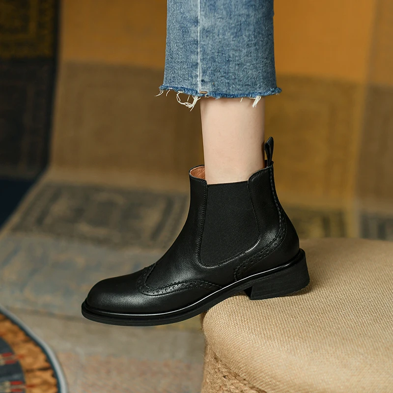 Zima/jesień prawdziwe skórzane Chelsea Boots Retro rzeźbione kobiety buty okrągłe Toe kostki buty brytyjski styl krótkie buty damskie buty