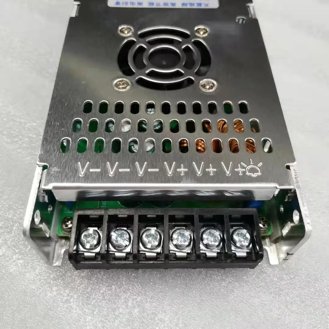 Conversor de tensão de entrada e display led para fonte de alimentação