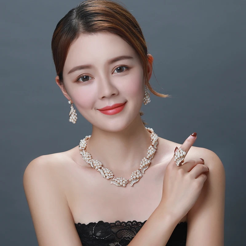 

Pearl clavicle chain 4-piece jewelry women's exaggerated decoration Necklace banquet dress fashion accessories