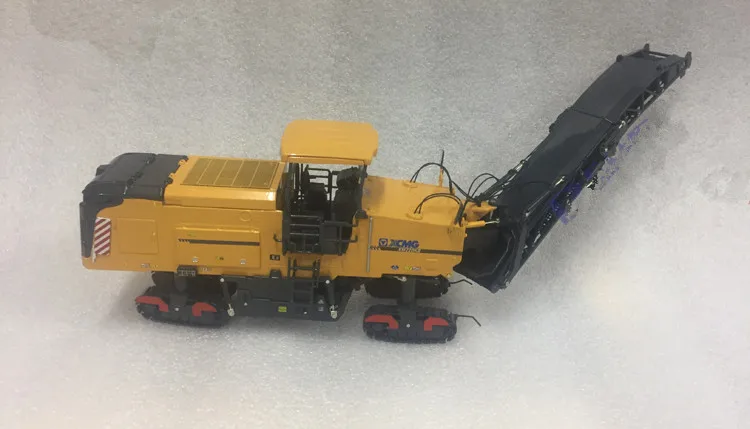 Alloy Model Gift 1:35 XCMG XM220K2 Planer Engineer Milling Machinery Truck Construction Vehicles DieCast Toy Model Decoration