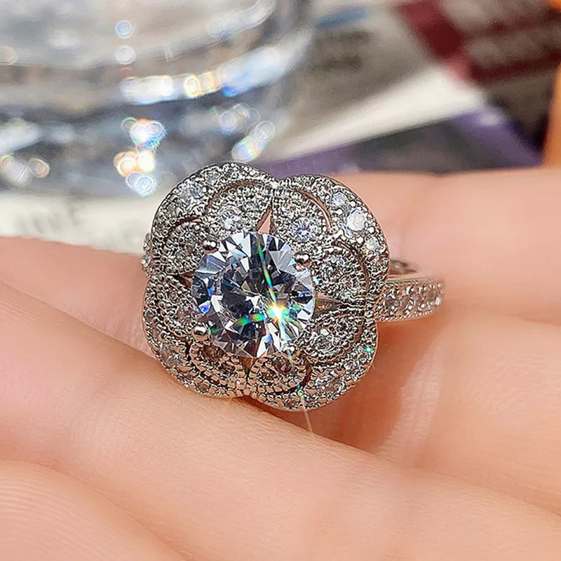 Huitan Kristall Weißer Zirkonia Ring Hochzeitsaccessoires für Frauen Hochwertige silberne Farbe Verlobungsringe Trendiger Schmuck