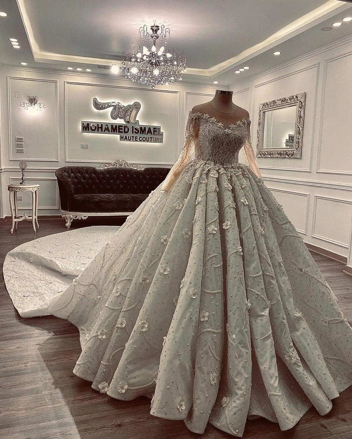 Luxury Wedding Dresses Jewel Neck Lace 3D Floral Appliqued Long Sleeve Church Wedding Gown Custom Made Plus Size Robe de Mariage