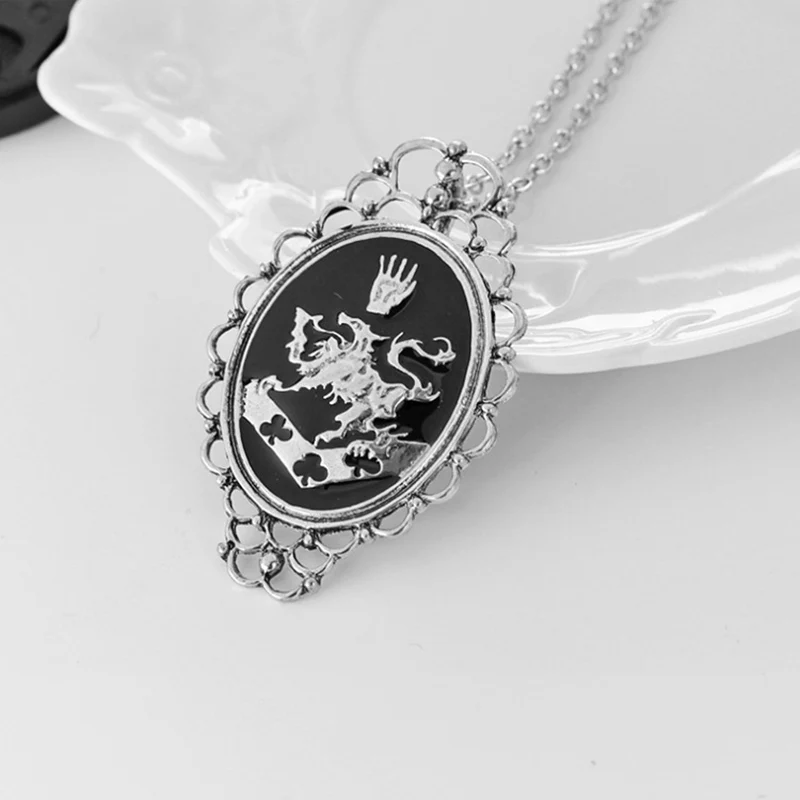 Hot Vampire Movie Jewelry Necklace The Twilight Alice Rosalie Cullen Family Charms Sweater Chain Pendant For Women Choker Decor