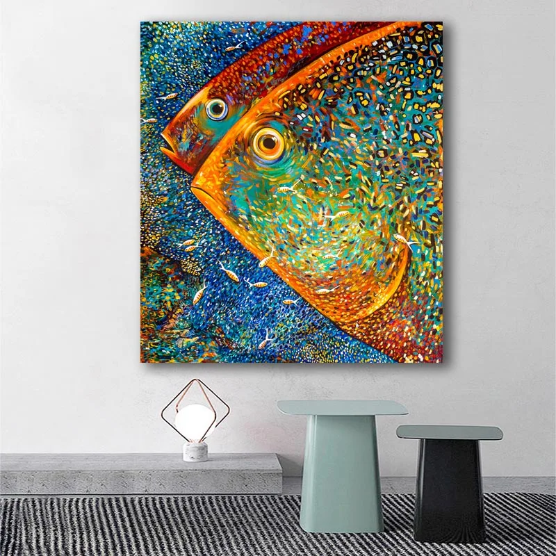 Quadro Astratto con Pesci Colorati: La Scelta Perfetta per Rivitalizzare il Tuo Salotto