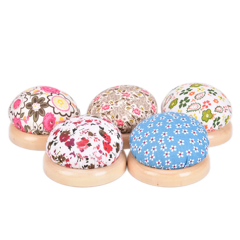 สีสุ่ม1Pcs ไม้ฐานด้านล่างเข็มหมอนผู้ถือจักรเย็บผ้าเย็บปักถักร้อย DIY Craft