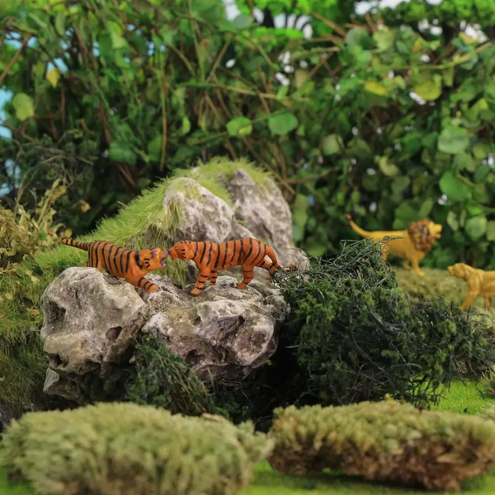 Evemodel Animals 12pcs Model Railway HO Scale 1:87 Painted PVC Tigers Lions Wild Animal Zoo Layout AN8715