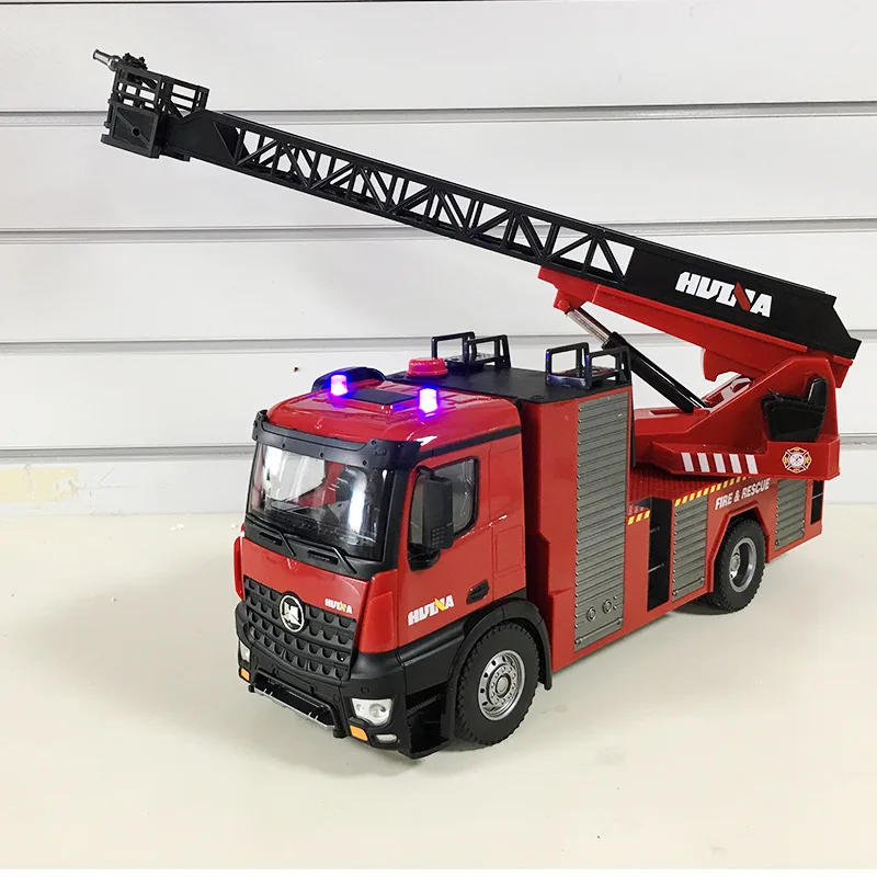 รถดับเพลิงจำลอง 22 ช่องสัญญาณ พร้อมบันได ปั่นฉีดน้ำด้วยปุ่มเดียว หมุนได้ 270 องศา คอนโซลควบคุมบันไดยกได้ เสียงและแสงไฟ ของเล่นบังคับวิทยุ 40 นาที