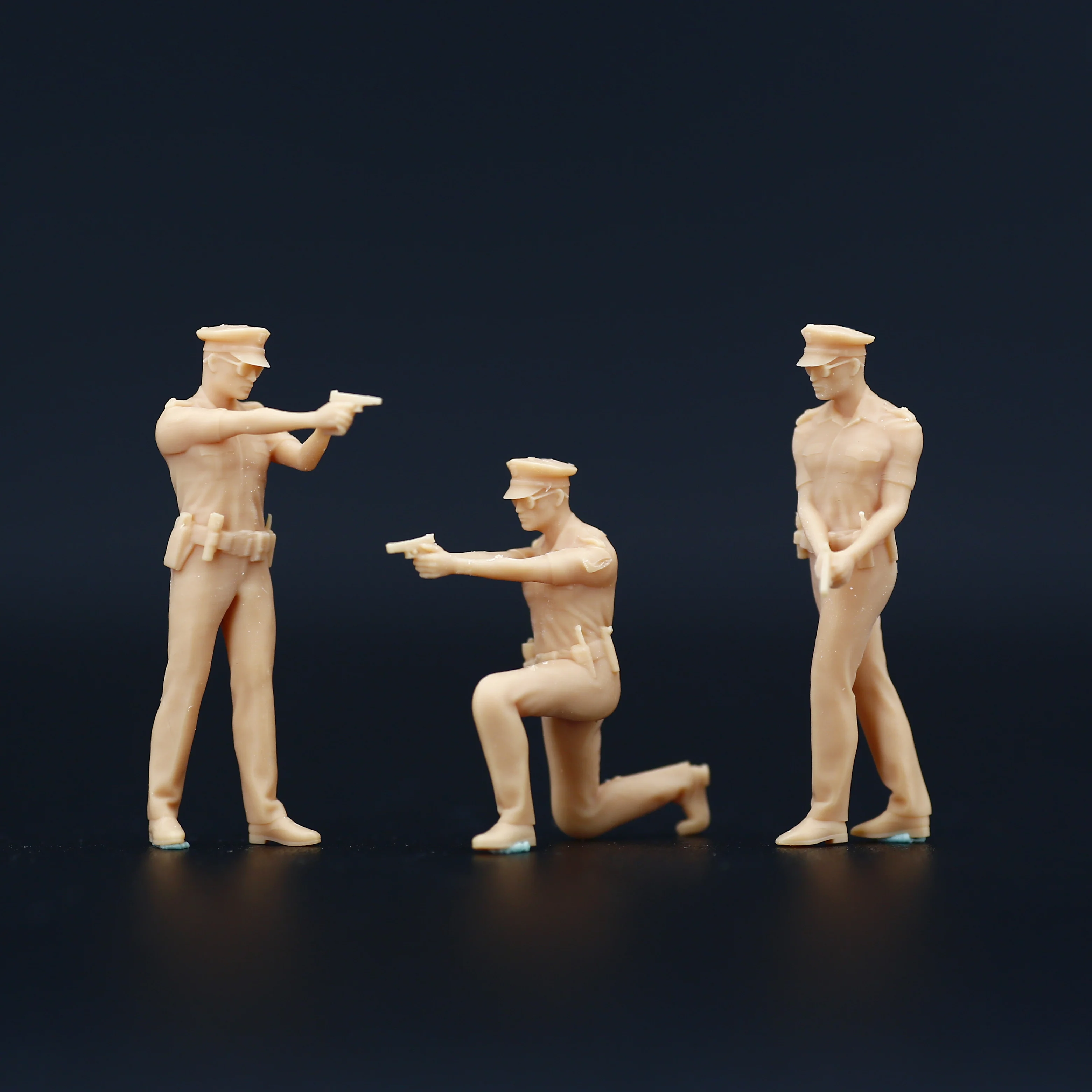 Police with guns 1:64 Model Miniature Handicraft Figure White Model Need To Be Colored By Yourself