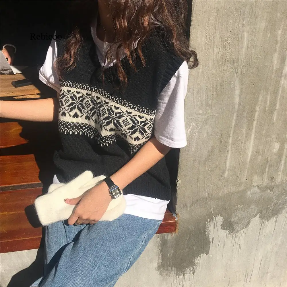 

Women Sleeveless Pullover Spring 2020 Korean Style Vintage Geometric V Neck Knitted Sweater Vest Black Beige Knitwear