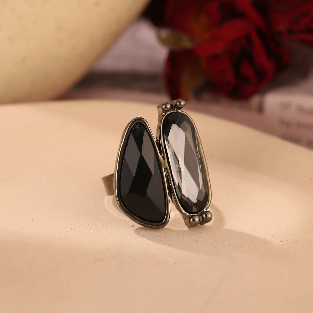 Trendy Fashion Ring Retro Inlaid Black Resin Crystal Ring Engagement Banquet Party Jewelry