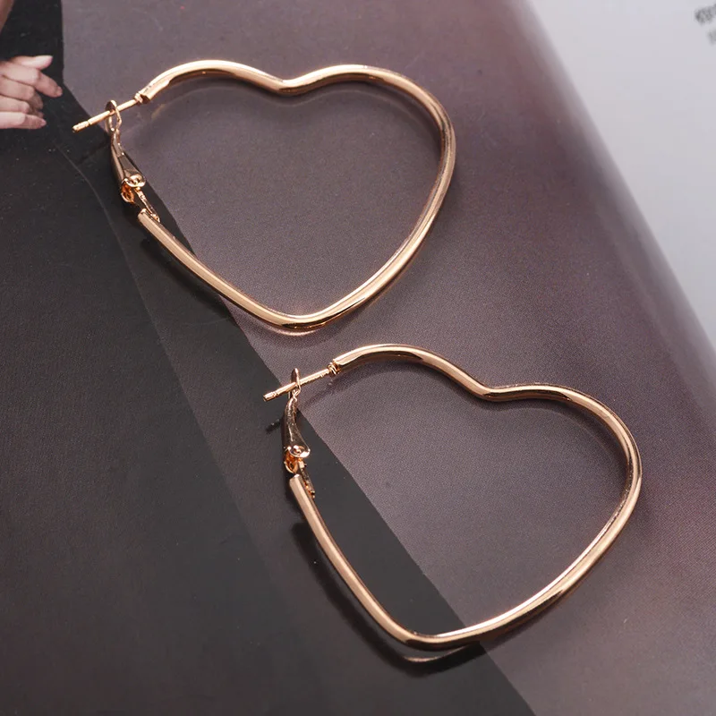 Exaggerated Charm Heart Cutout Earrings Sweet Temperament Gold Line Love Fashion Earrings Women And Girls Wholesale